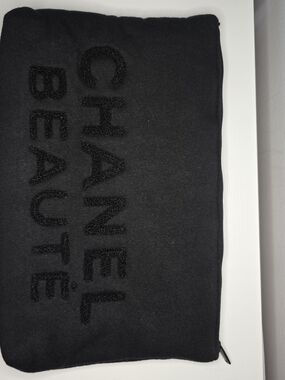 CHANEL Black 'Chanel Beauté' Pouch